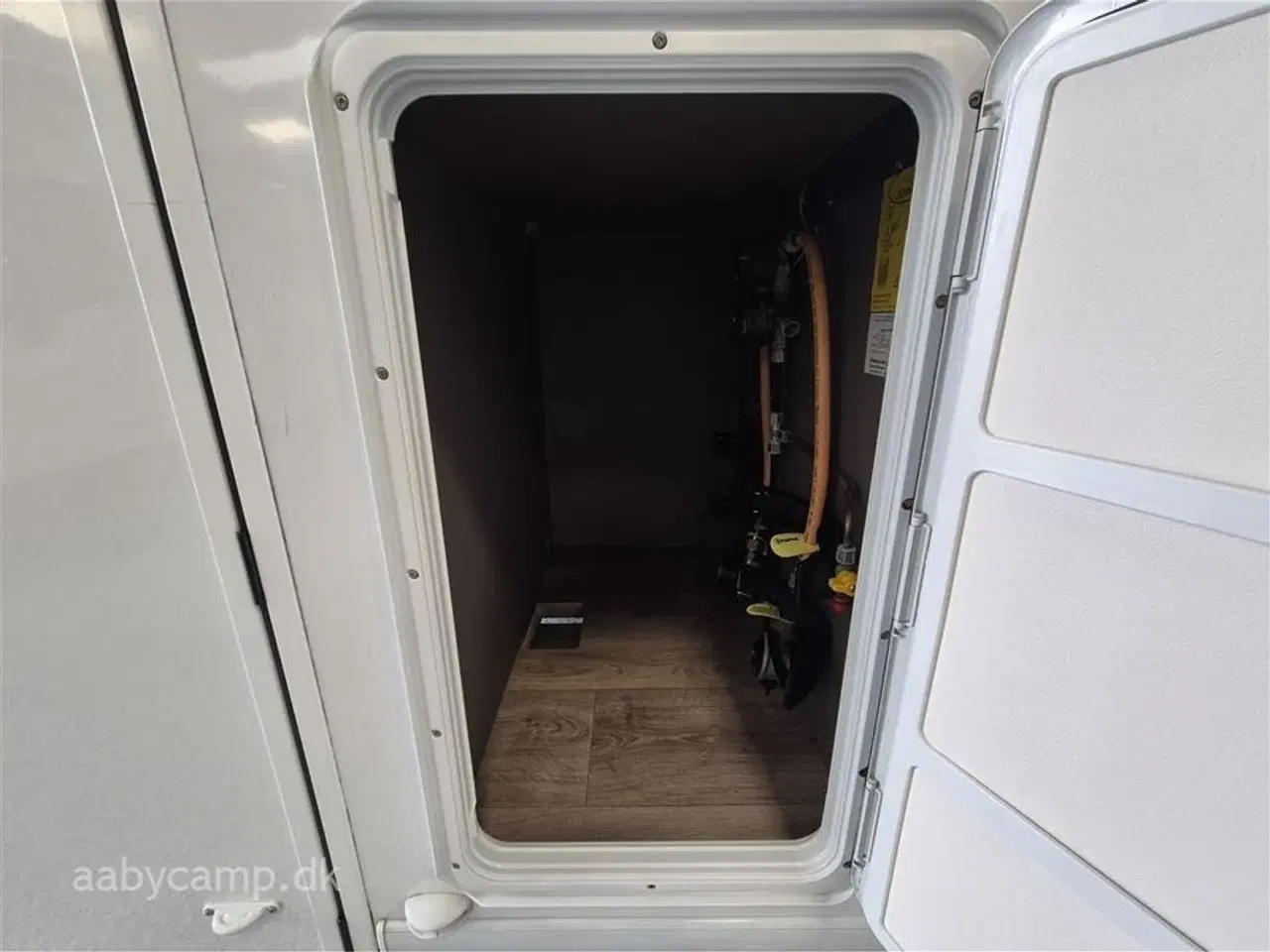 Billede 27 - 2023 - LMC Tourer H730 G Lift   Markise. solcelle. 200Ah lithium. 2000w inverter. 2x tv. Avara alarm. gulvtæppe. kompressor køleskab. Thetford ovn. gulvarme. undervognsbehandlet og lakforseglet.