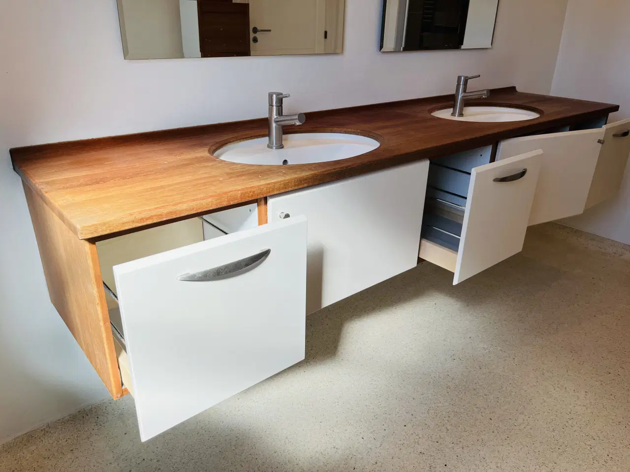 Billede 4 - Multiform badeværelsesmøbel m/dobbdlt vask