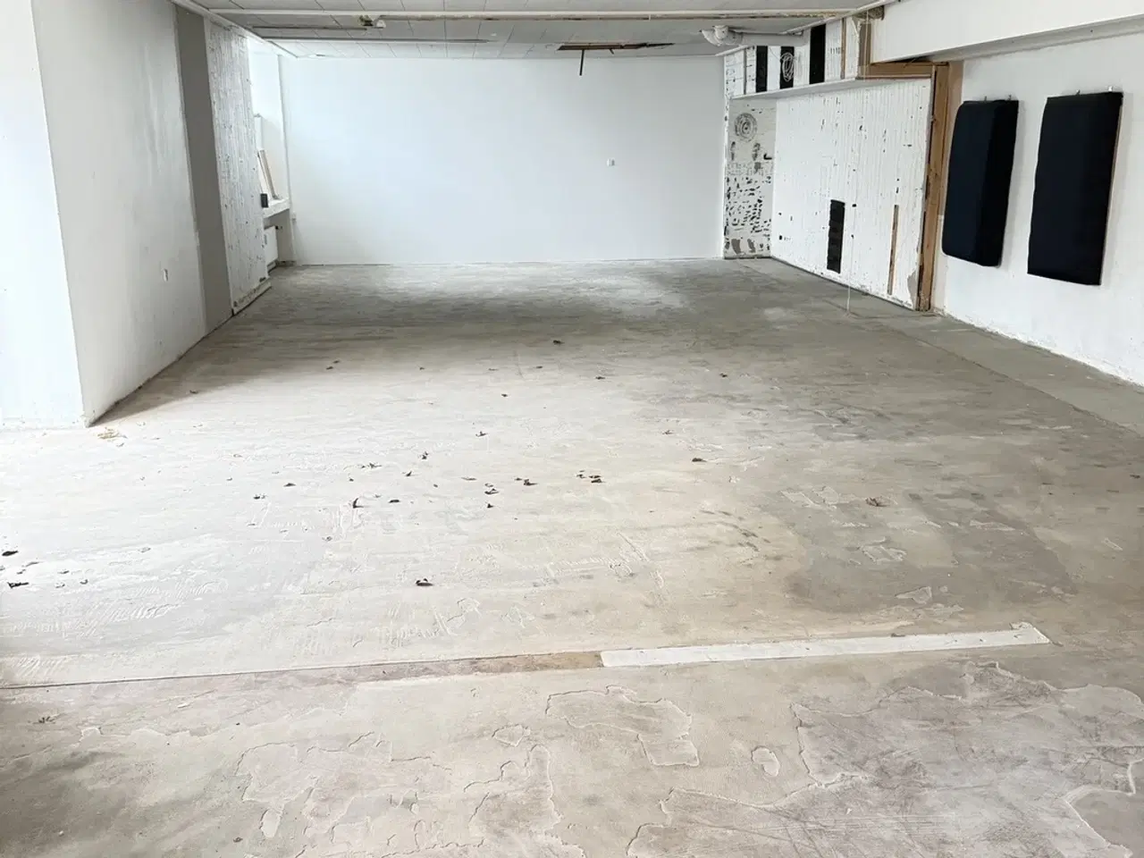 Billede 2 - Overfor for Irma-Byen. ideel til undervisning m.v.