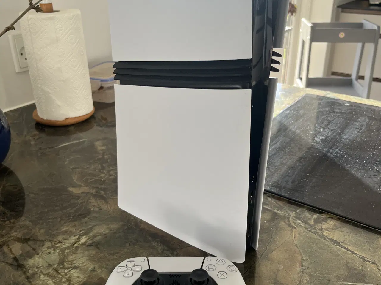 Billede 1 - PlayStation 5 Pro 2TB sælges – næsten som ny