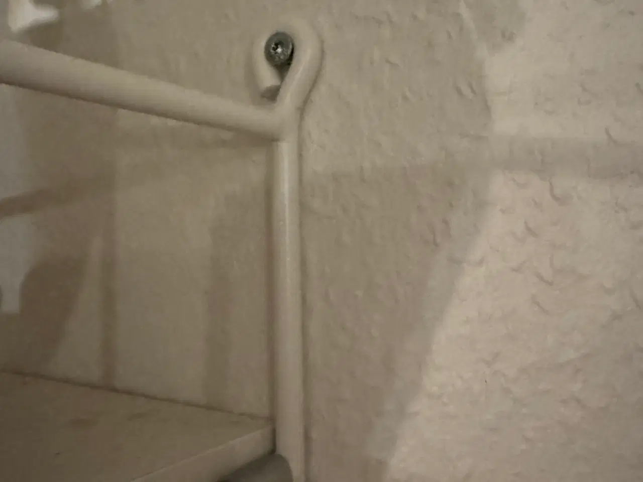 Billede 5 - Væghængt skrivebord og reol