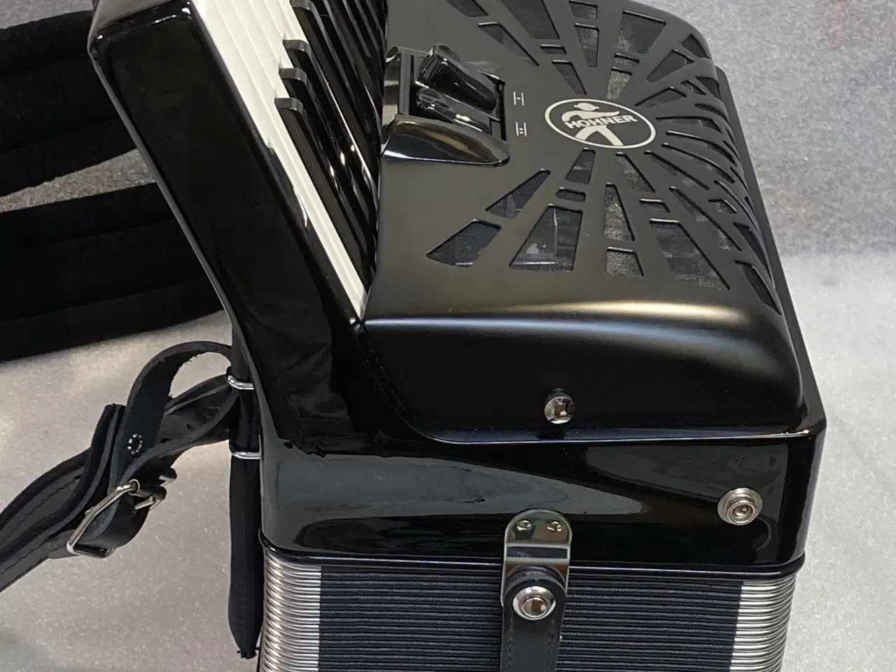 Billede 3 - Hohner Bravo 60 harmonika – næsten ny