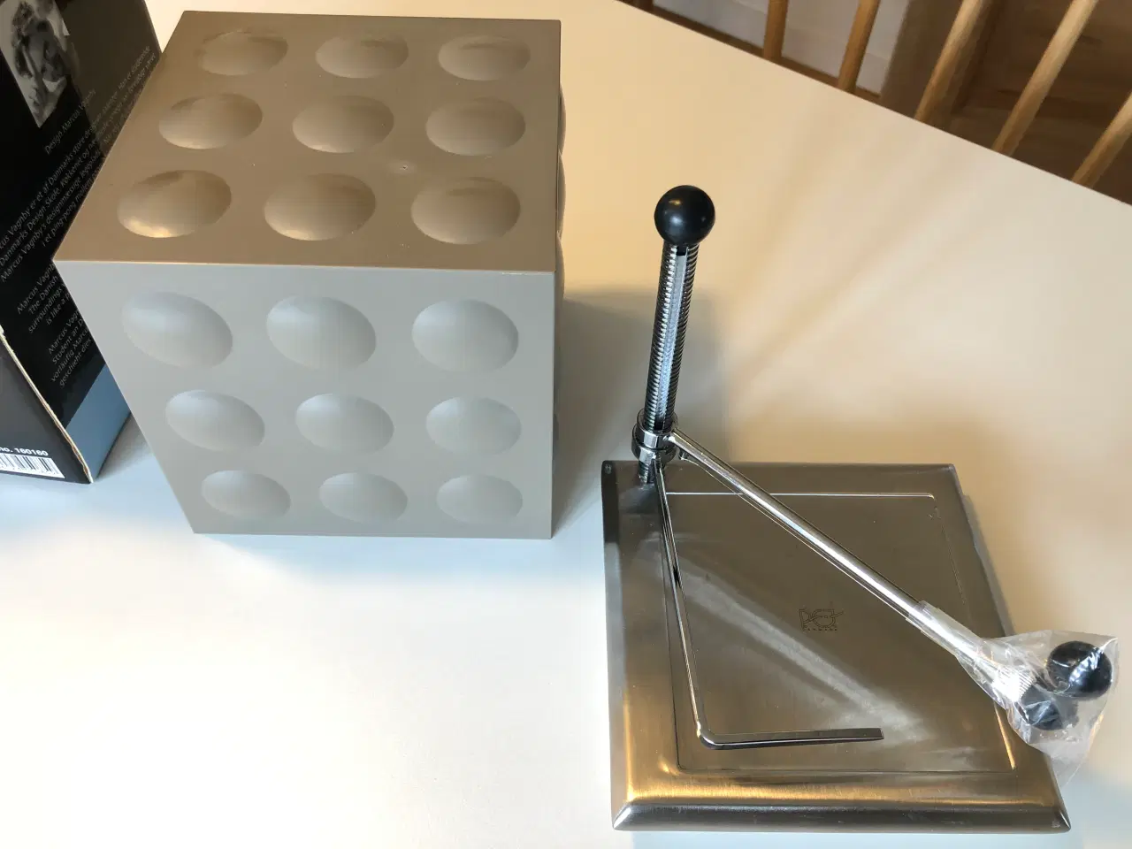 Billede 2 - Helt ny PEJ Osteskærer med beige/brunt låg