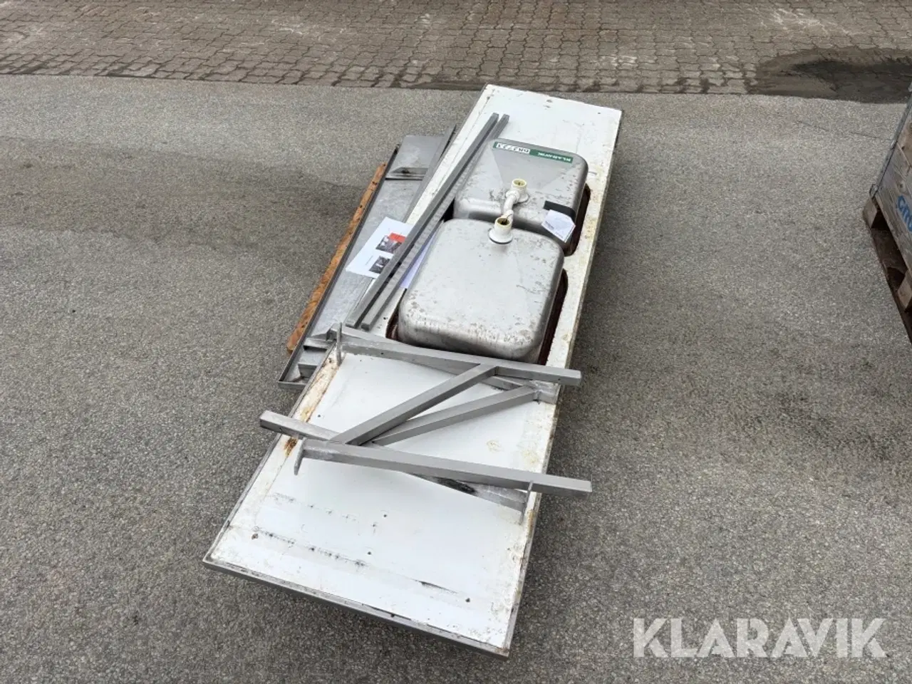 Billede 9 - Køkken bordplade + opvaskemaskine bord