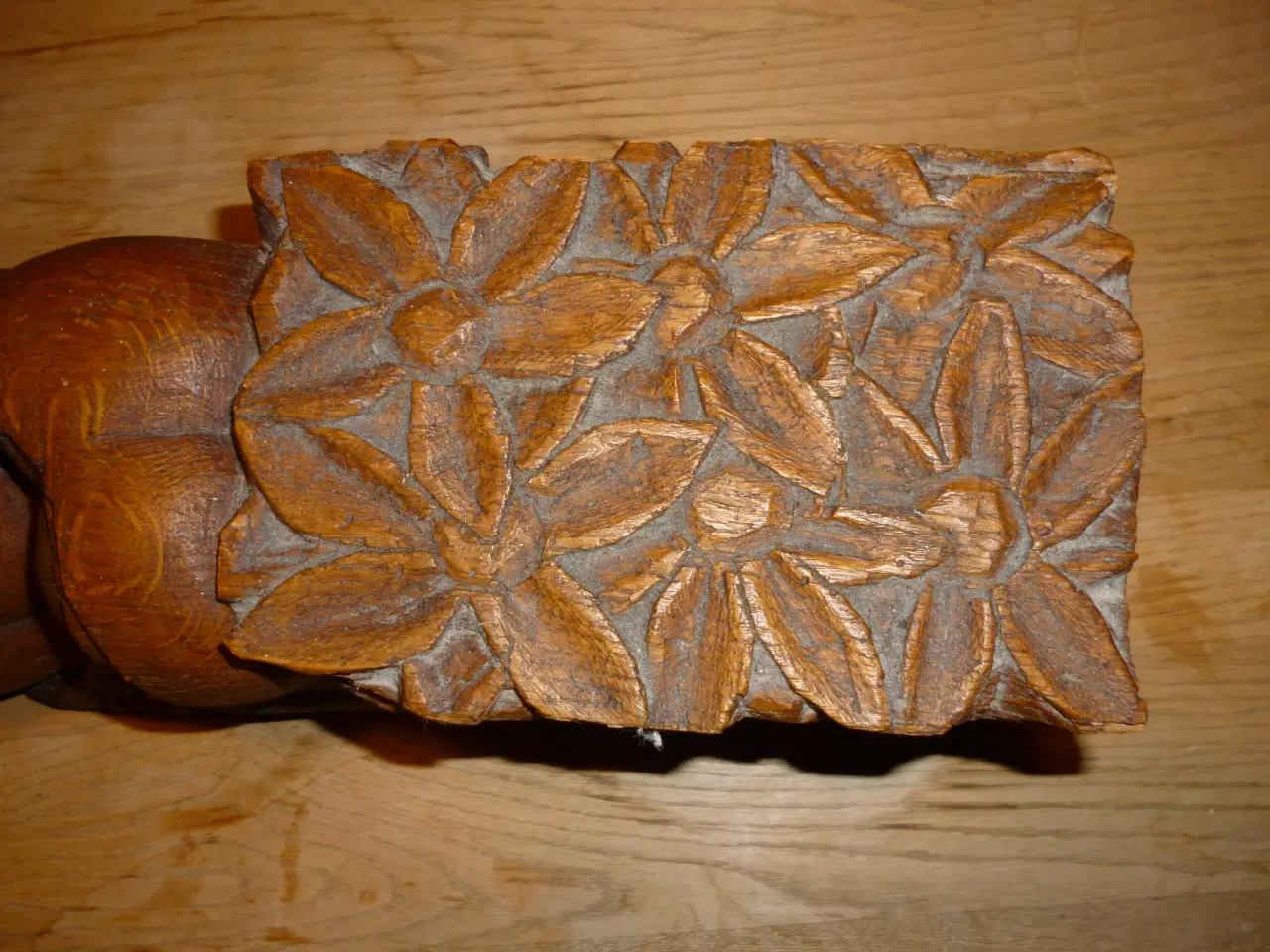 Billede 4 - Træ skulptur af Leo Hansen.