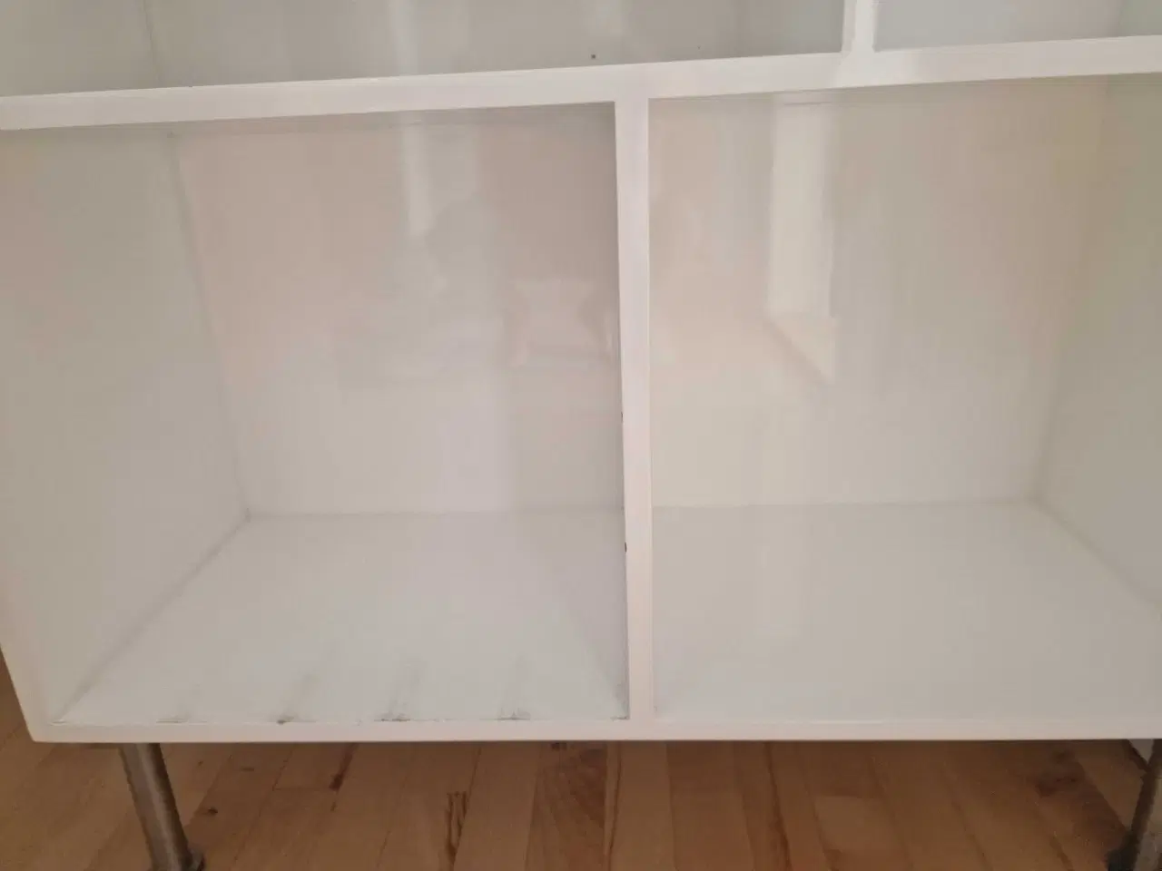 Billede 4 - Praktisk, meget anvendelig og flot reol