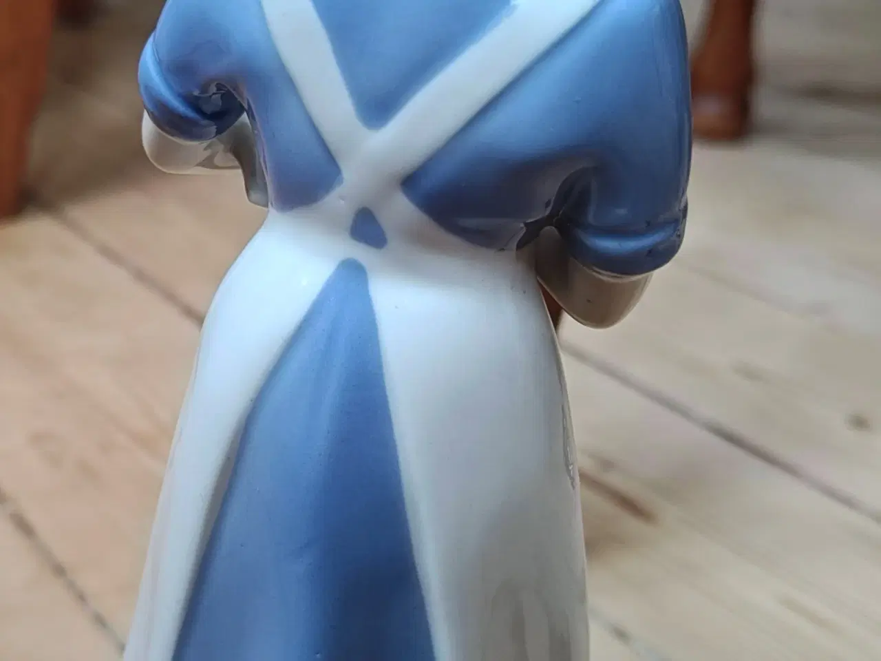 Billede 2 - Sygeplejerske Figur sygehus doktor