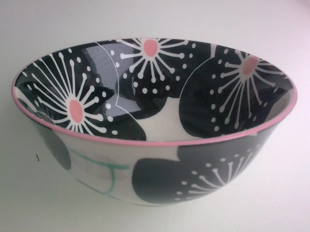 Billede 7 - Dansk Design sorte blomster SKÅLE hvid porcelæn 