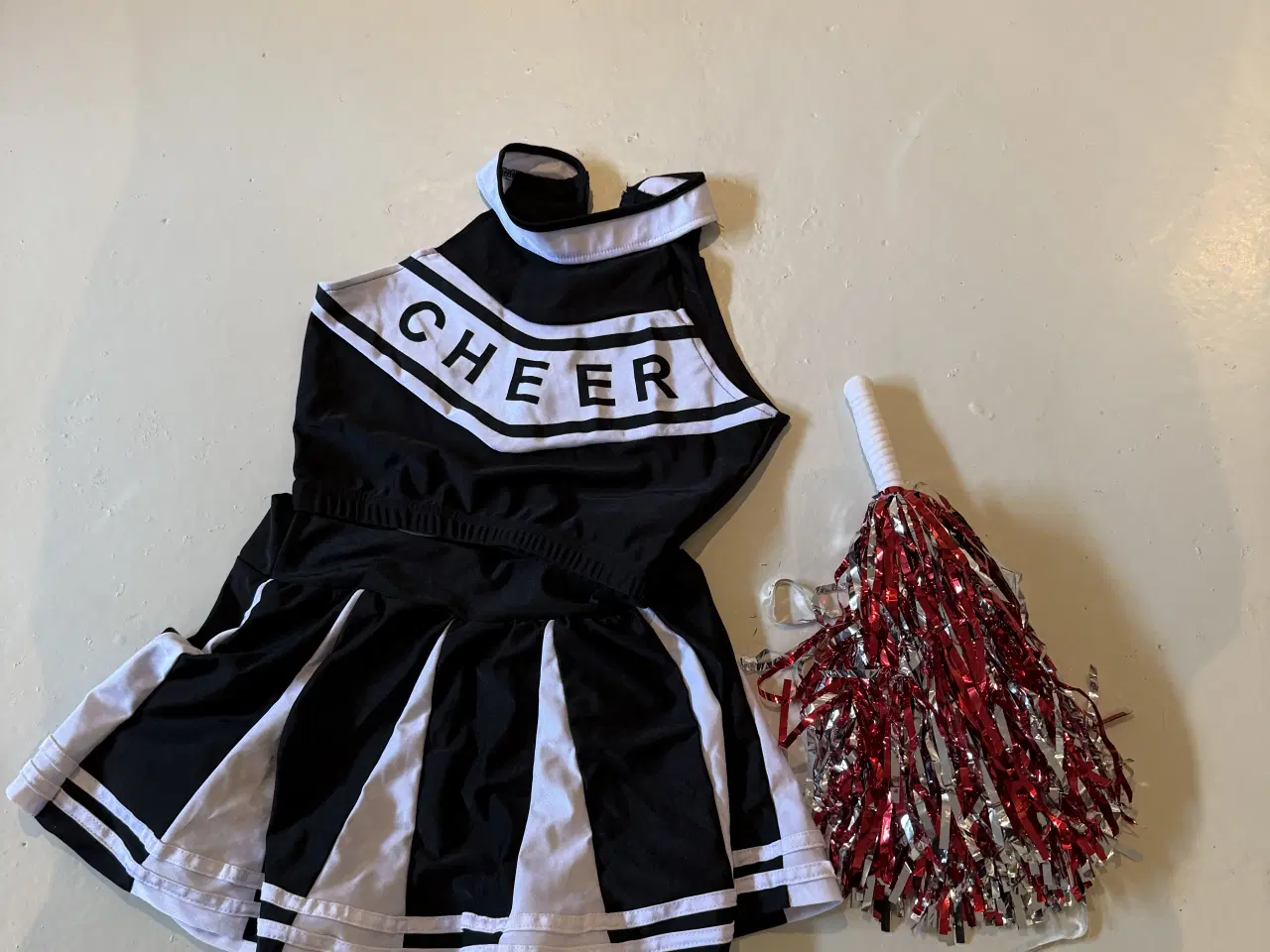 Billede 19 - Forskellige kostumer sælges byd.