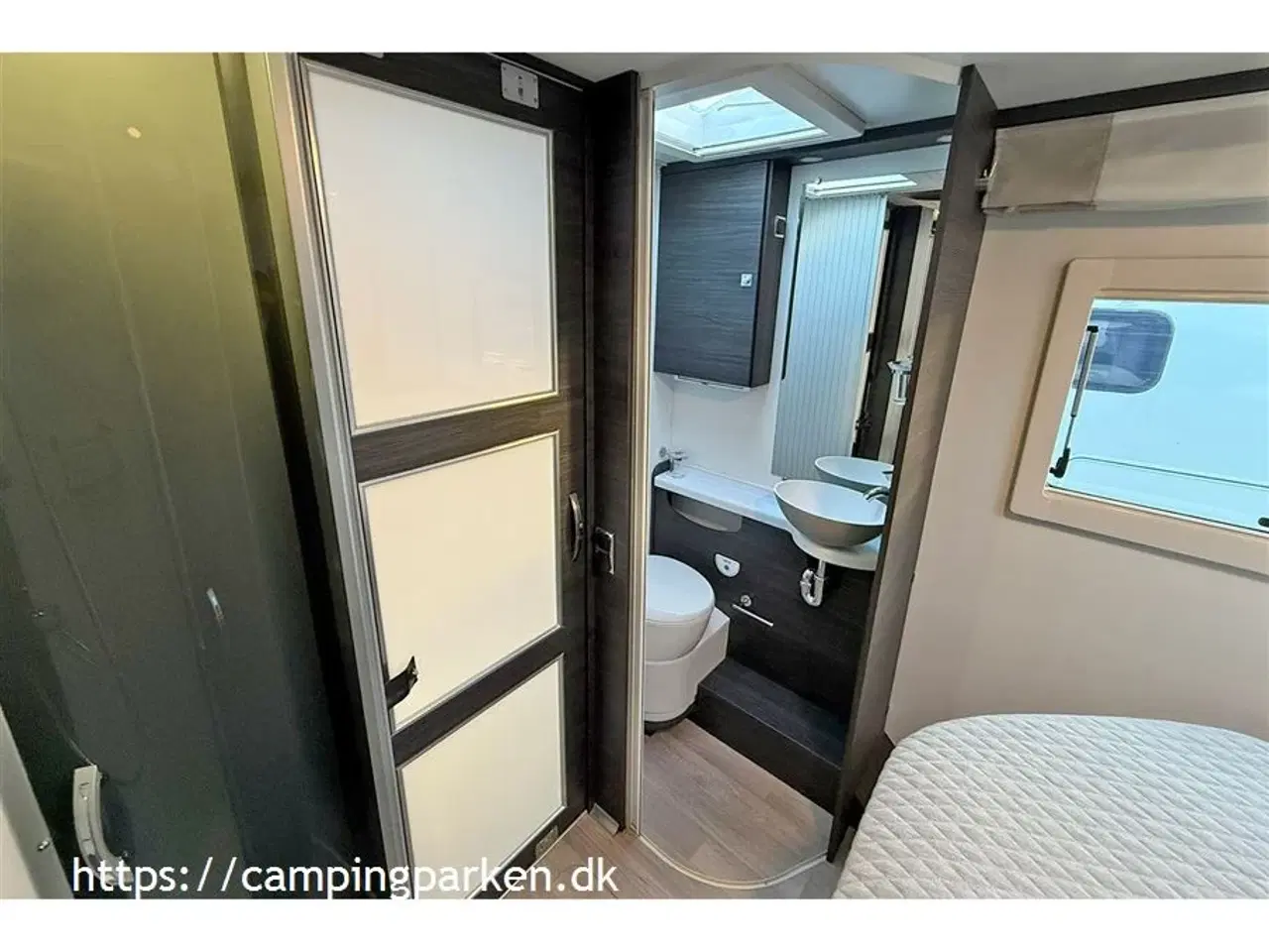 Billede 11 - 2021 - Benimar Mileo 296   Flot og velholdt camper med Queens bed