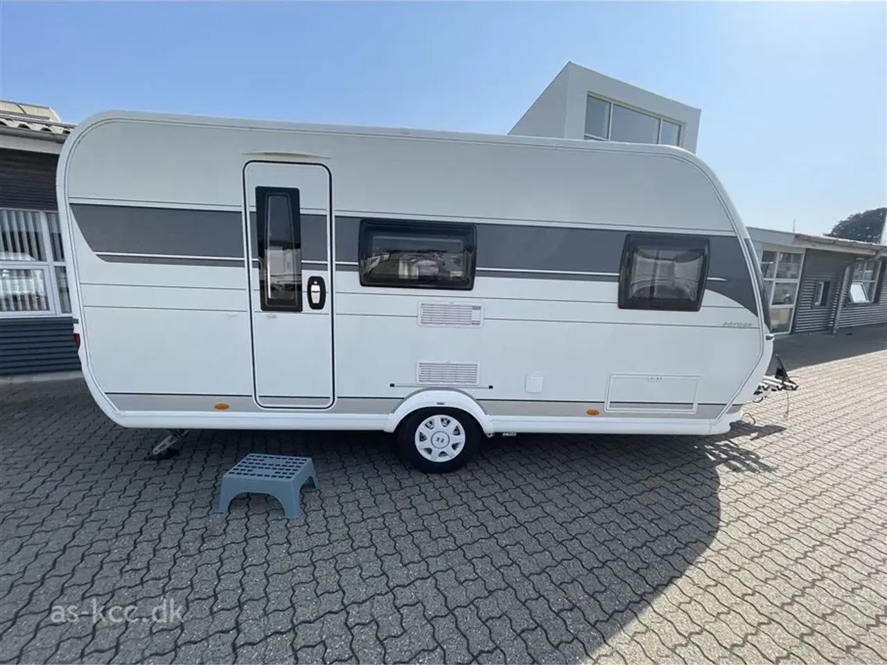 Billede 3 - 2021 - Hobby On Tour 470 KMF   Hobby On Tour 470 KMF årg. 2021 Isabella 3 m fortelt, mover, cykelholder 6 sovepladser, 4 siddepladser