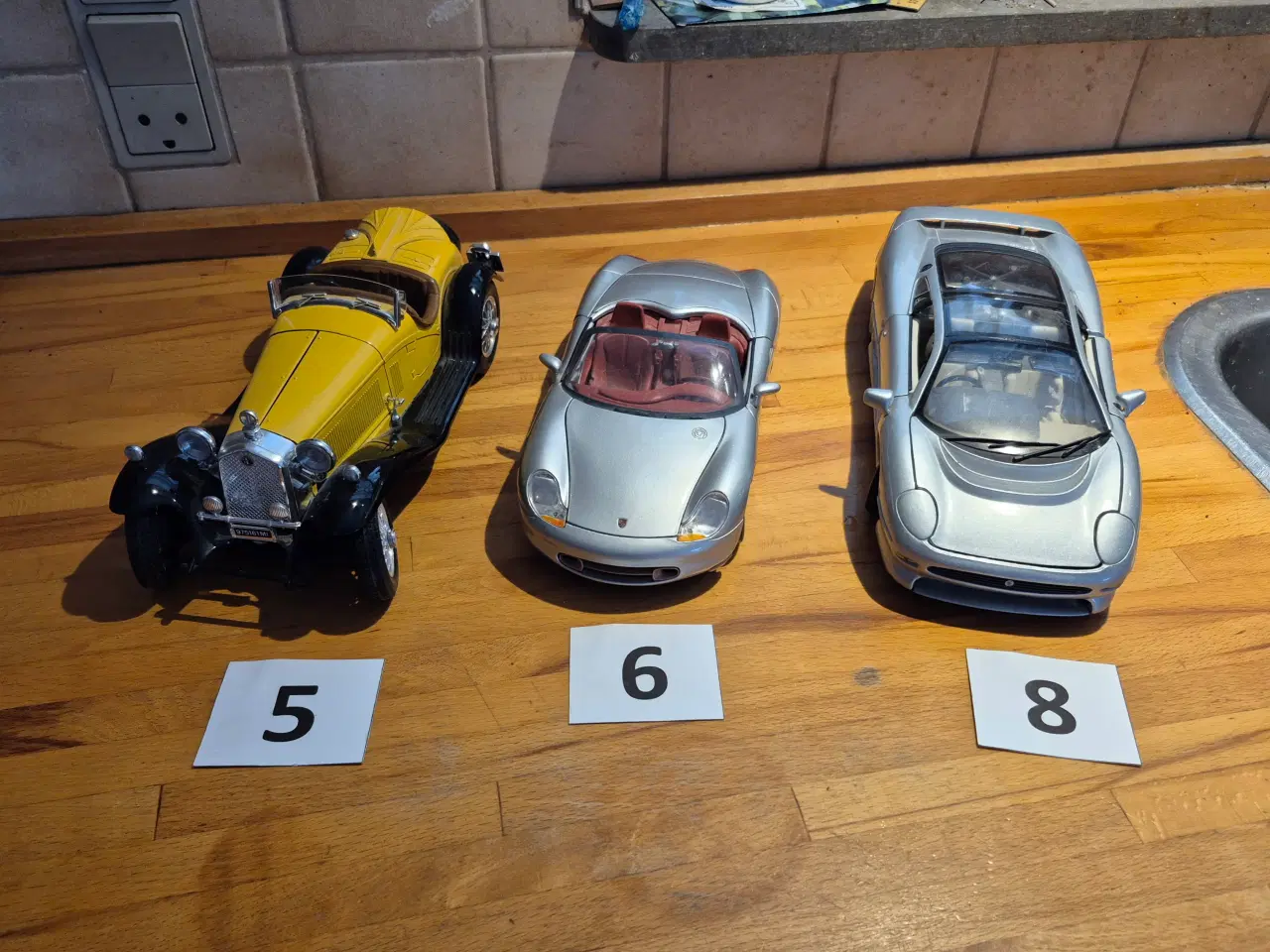 Billede 1 - 3 stk. modelbiler bl.a. 1 Jaguar