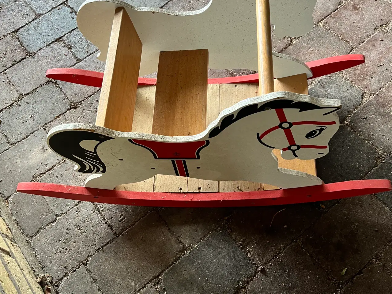 Billede 2 - Gyngehest i træ ældre model