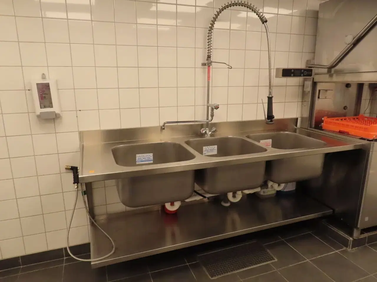 Billede 1 - Vaskebord med tre kummer