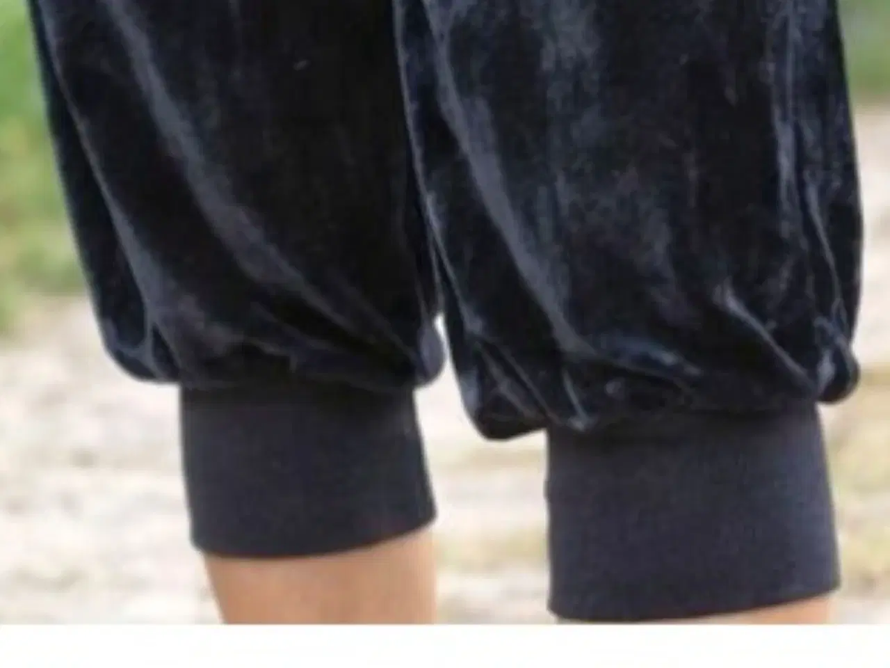 Billede 6 - Velour-bukser. Knickers. Helt nye.