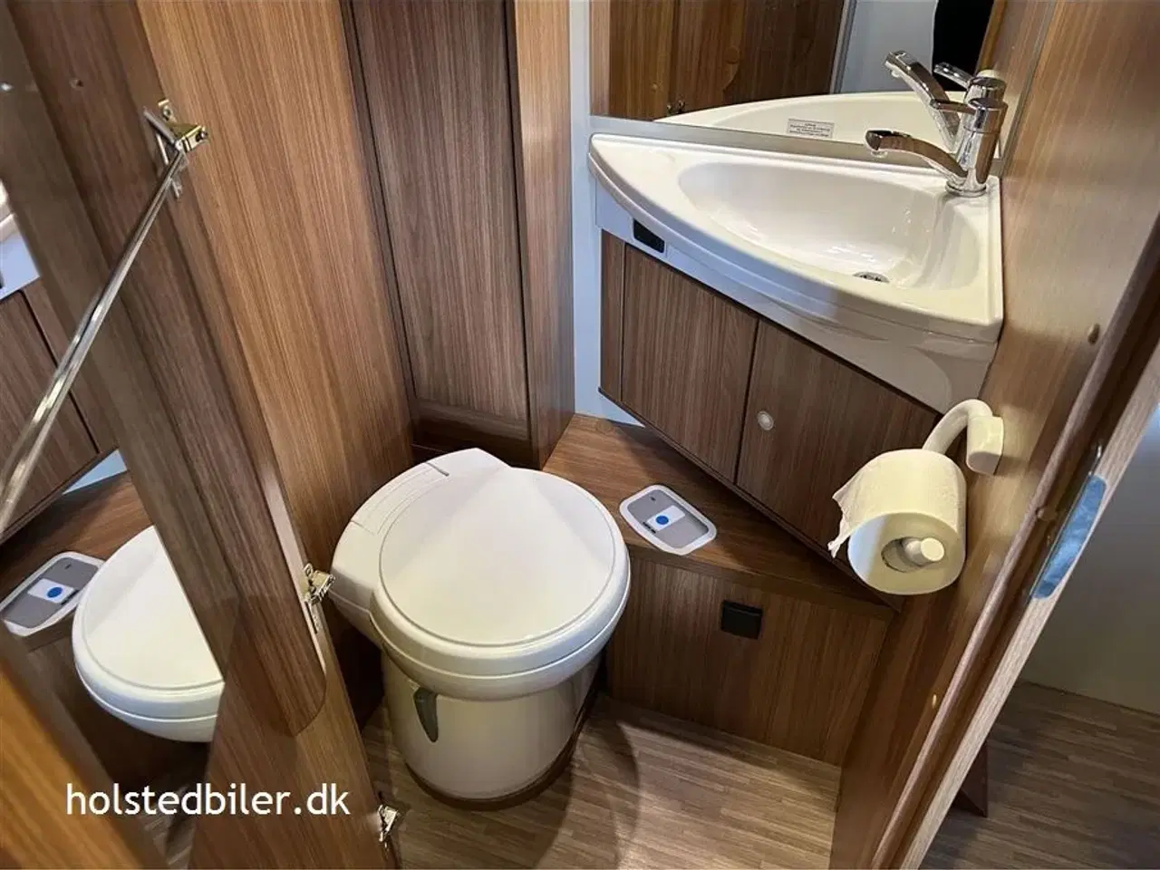 Billede 16 - 2017 - Carado T 449 Perfect 10   Automatgear, queensbed og udstyr.