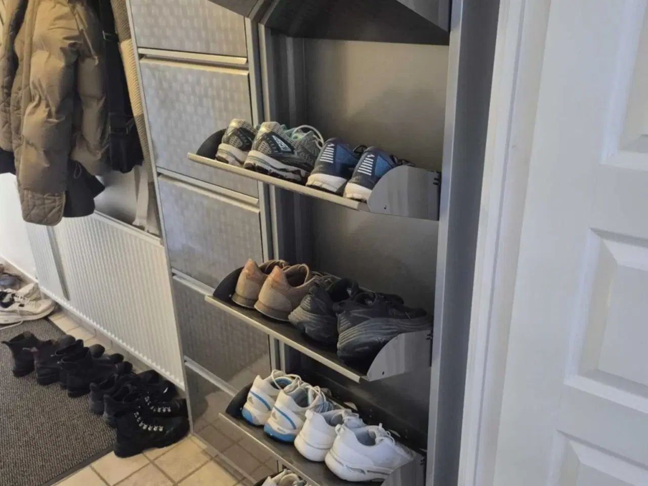 Billede 1 - Skoskab i gråt stål