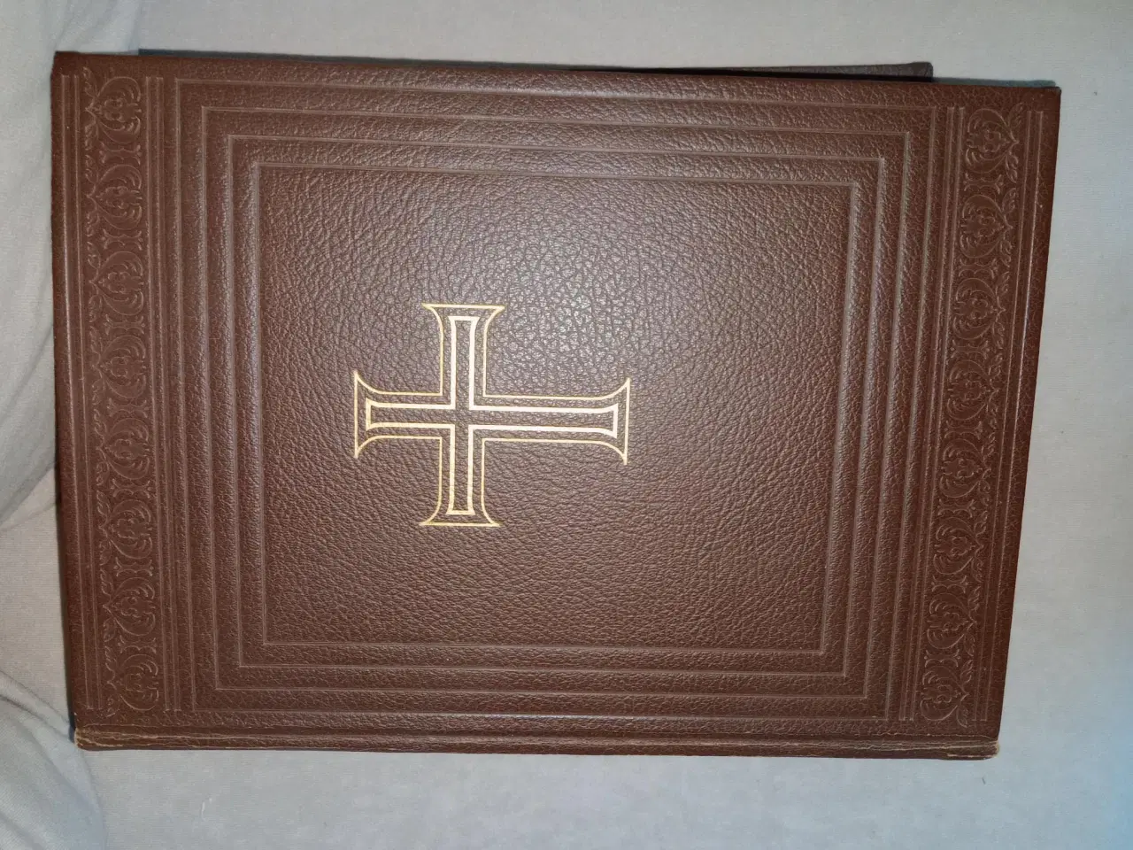 Billede 1 - En stor billedbibel, 6341 g, 10cm, H,33 cm, B 35cm