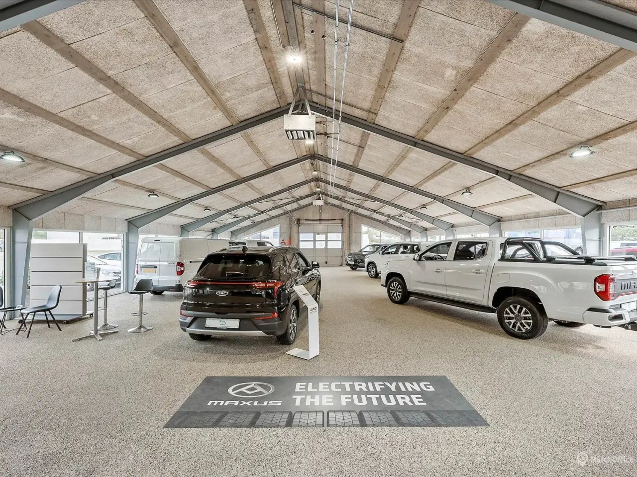 Billede 7 - Bilforretning med meget udenomsplads