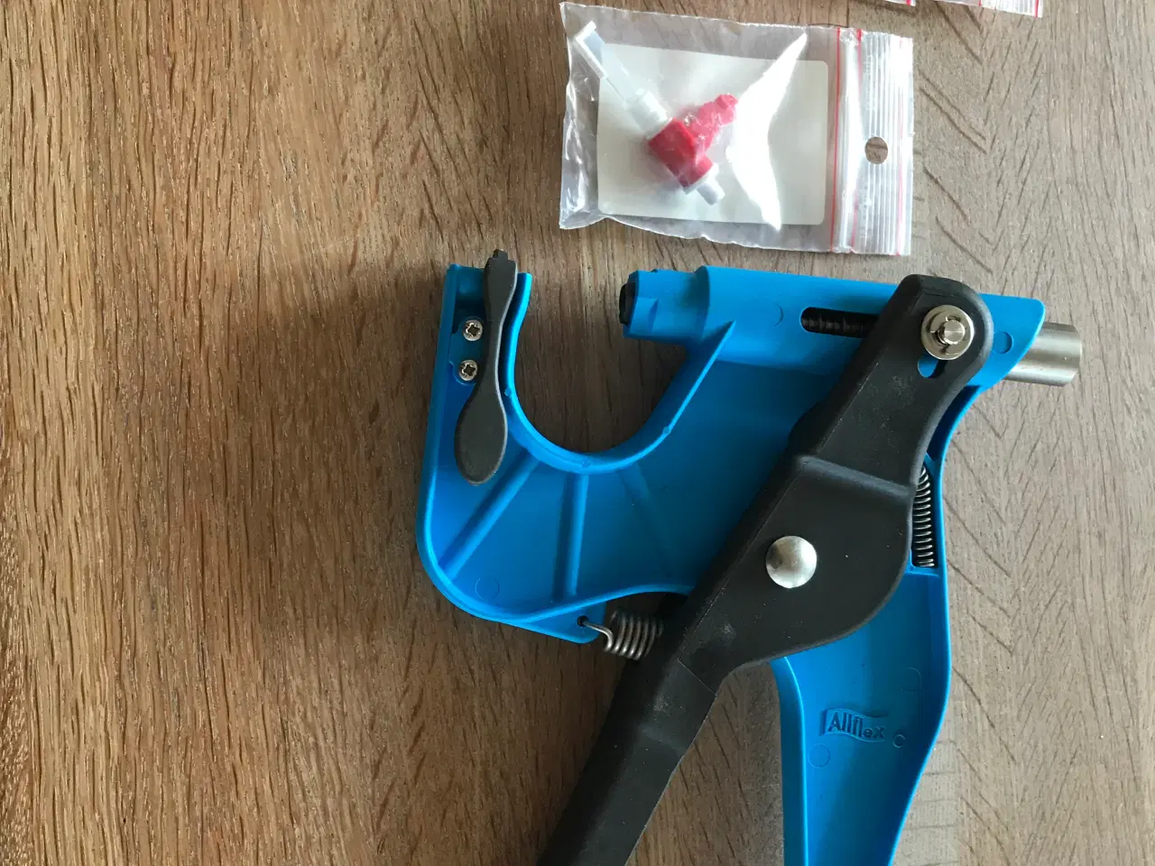 Billede 1 - Vævstang fra allflex til DNA vævsprøver 