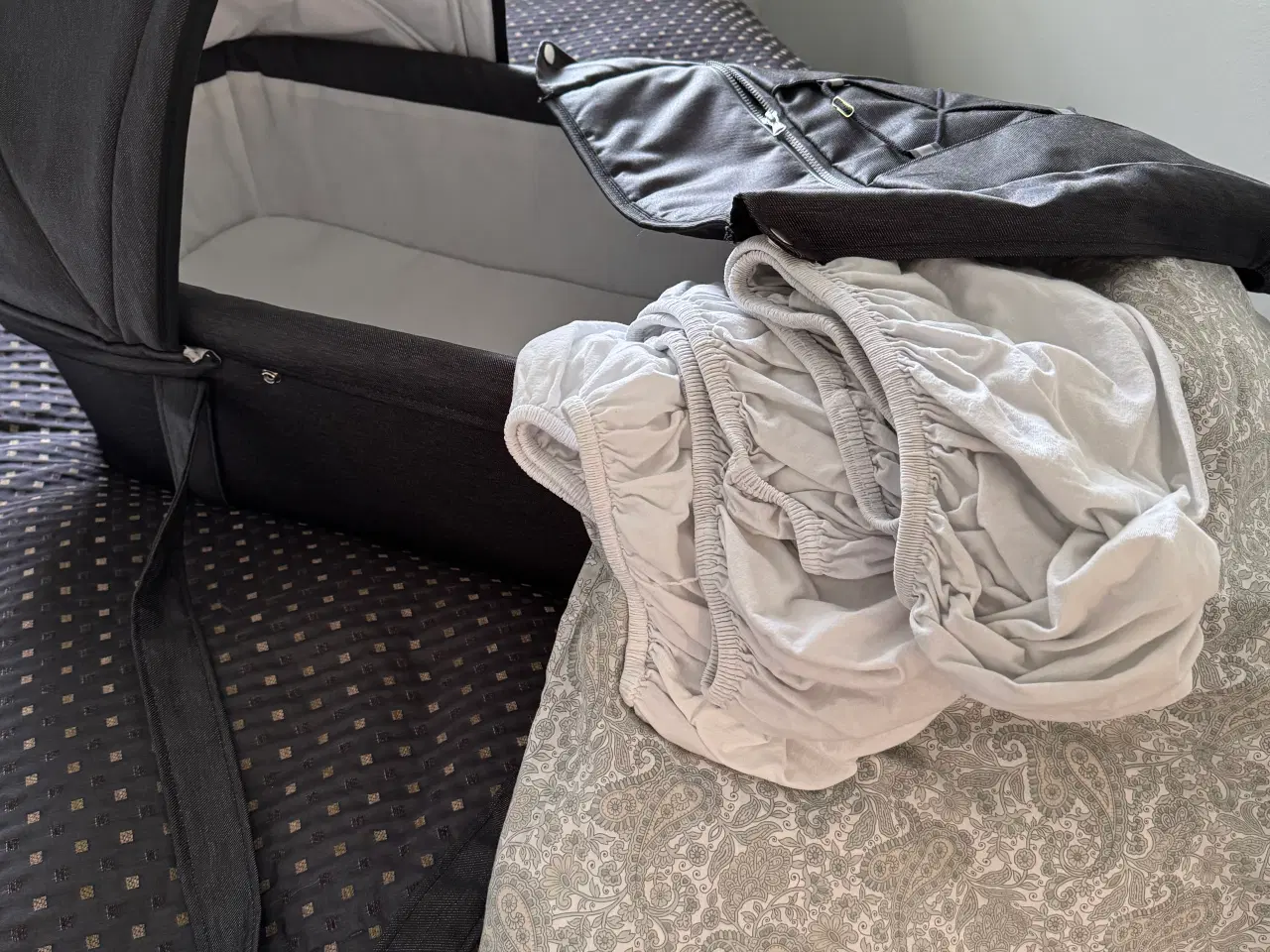 Billede 1 - Babylift-dyne-madras og 3stk lagner