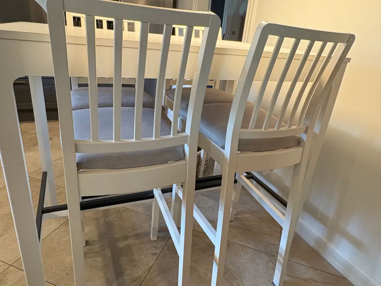 Billede 3 - Køkkenhøjbord med 4 stole