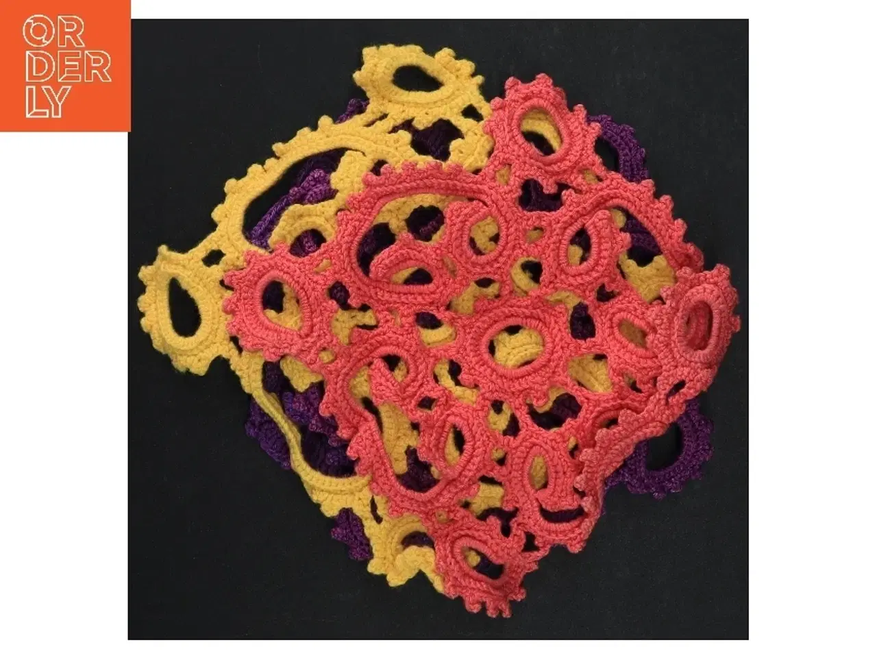 Billede 2 - Hæklede bordskånere (str. 16 x 16 cm. 5 styk)