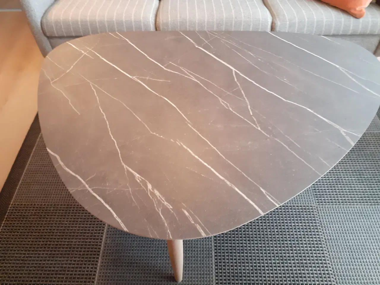 Billede 1 - Thomsen sofabord m/hylde, (bønneformet)