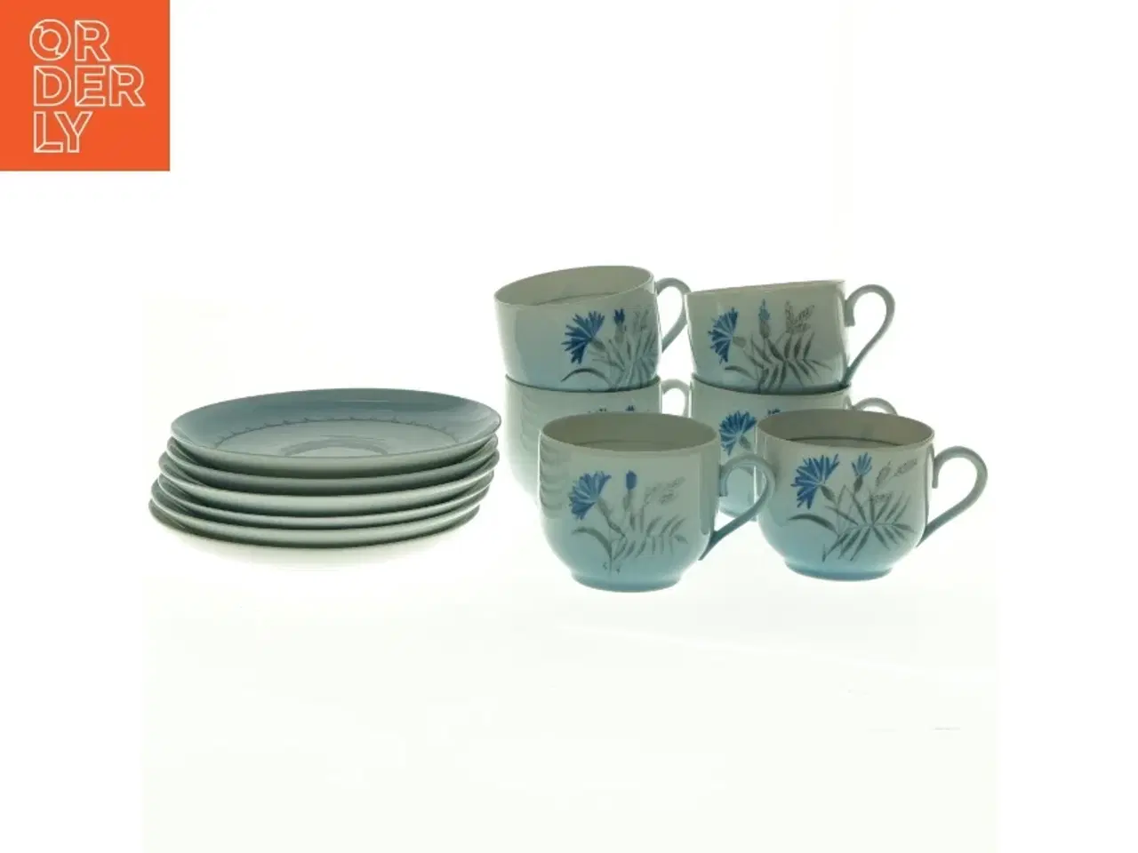 Billede 1 - Kaffekopper med underkopper med blomstermotiv, blå kornblomst, Demeter fra Bing Og Grøndahl (str. Diameter 13,5 cm h 7 cm)