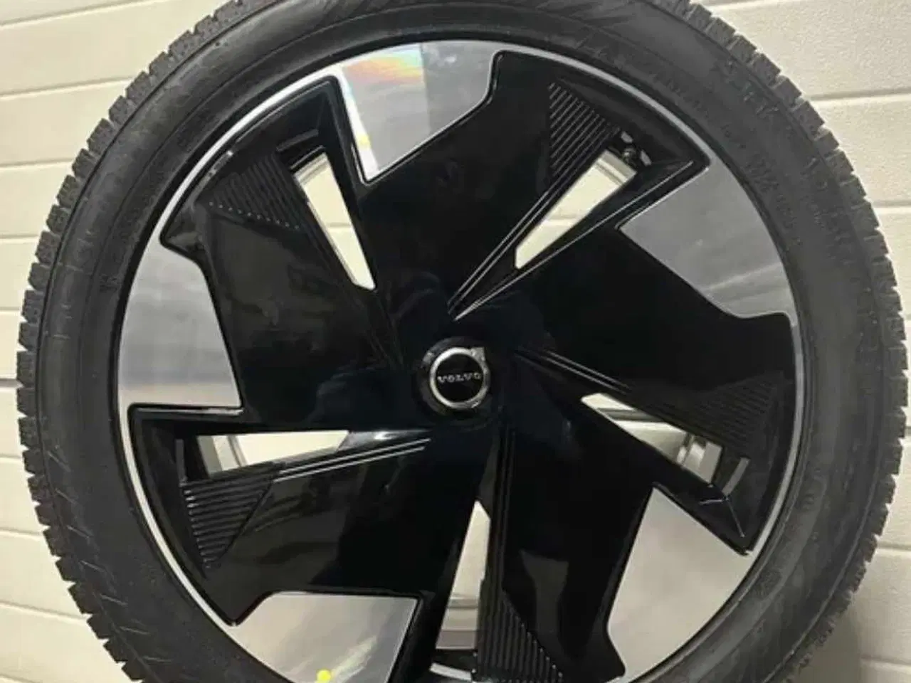 Billede 1 - Volvo EX30 R19 vinterdæk 