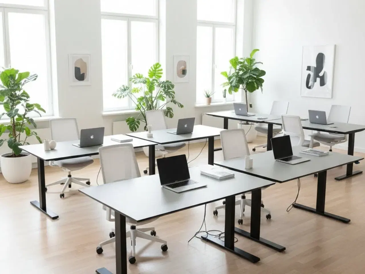 Billede 2 - Hæve/sænkebord 140x80 – Grå/Sort Stel