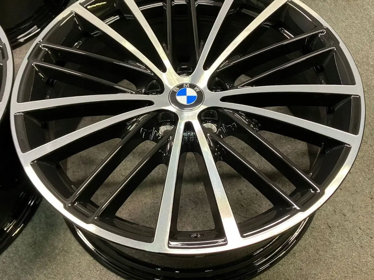 Billede 4 - ALUFÆLGE BMW 5 G30 G31 635 19"