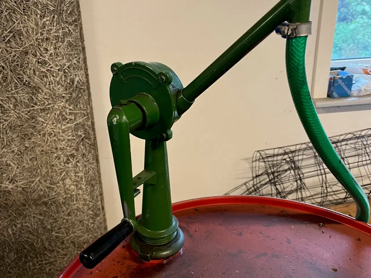 Billede 2 - Shell olietønde med pumpe