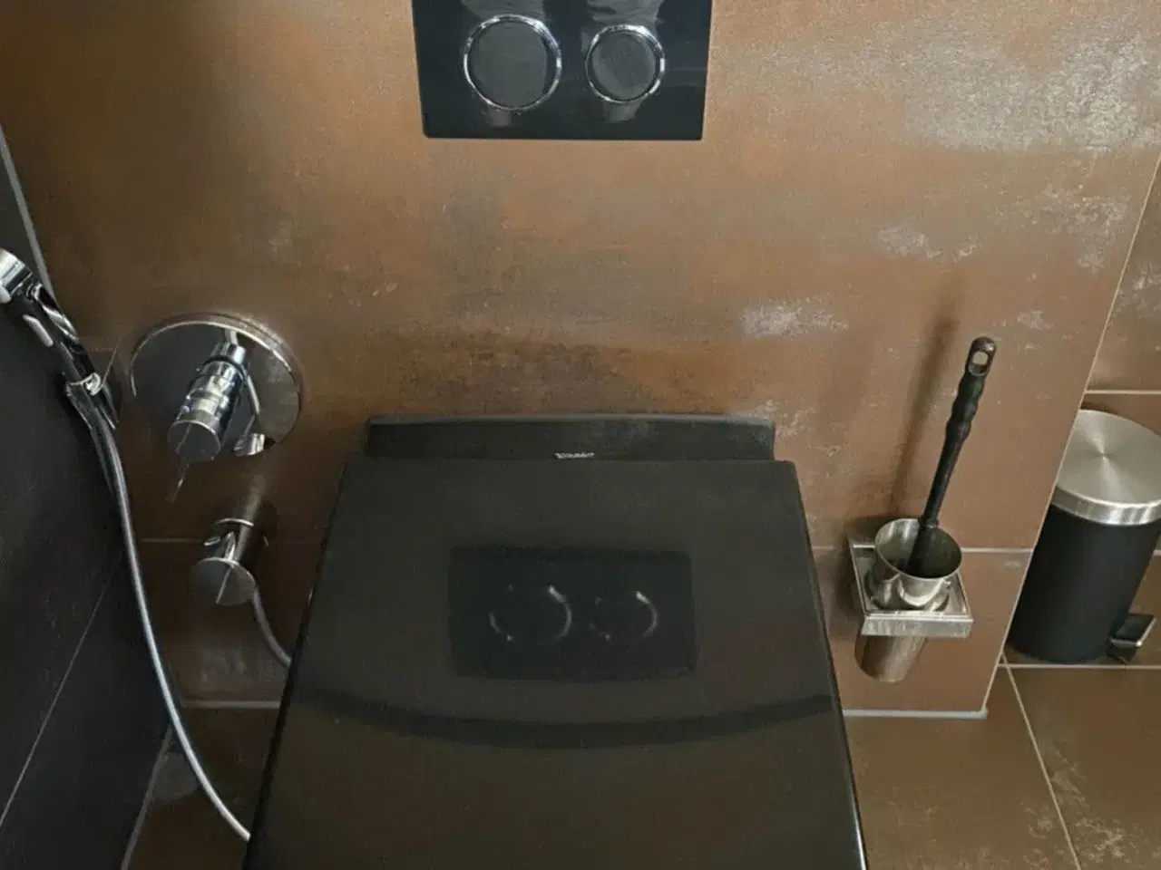 Billede 7 - Svane badværelsesinventar i sort højglans 