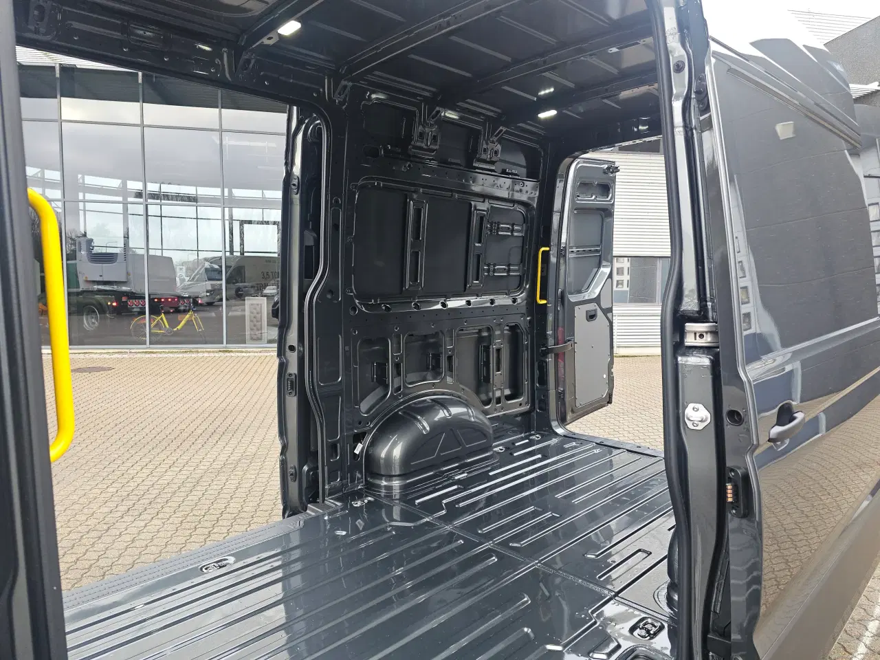 Billede 10 - MAN TGE 3.180 A8 L3H3, Kassevogn