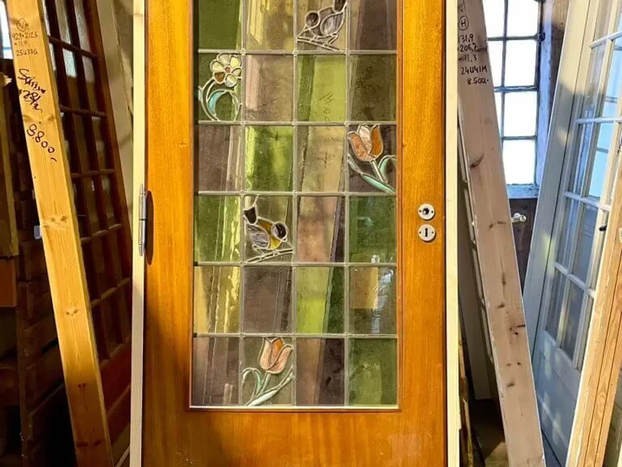 Billede 1 - Venstrehængt dør m. blyindfattede glas og motiver