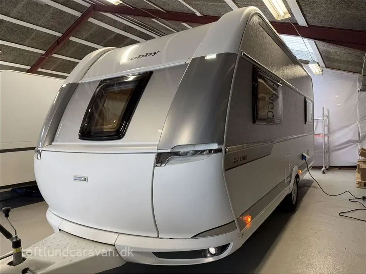 Billede 24 - 2020 - Hobby De Luxe 495 UL DK line   Superflot og velholdt, Enkeltsenge m/udtræk, m/MOVER + STORT ISABELLA FORTELT, DK-LINE model.