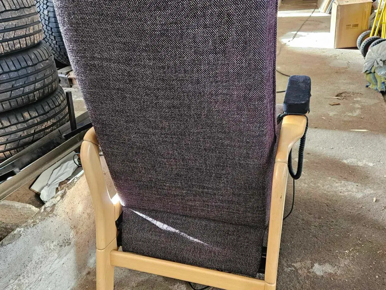 Billede 4 - Farstrup lænestol med indbygget fodskammel