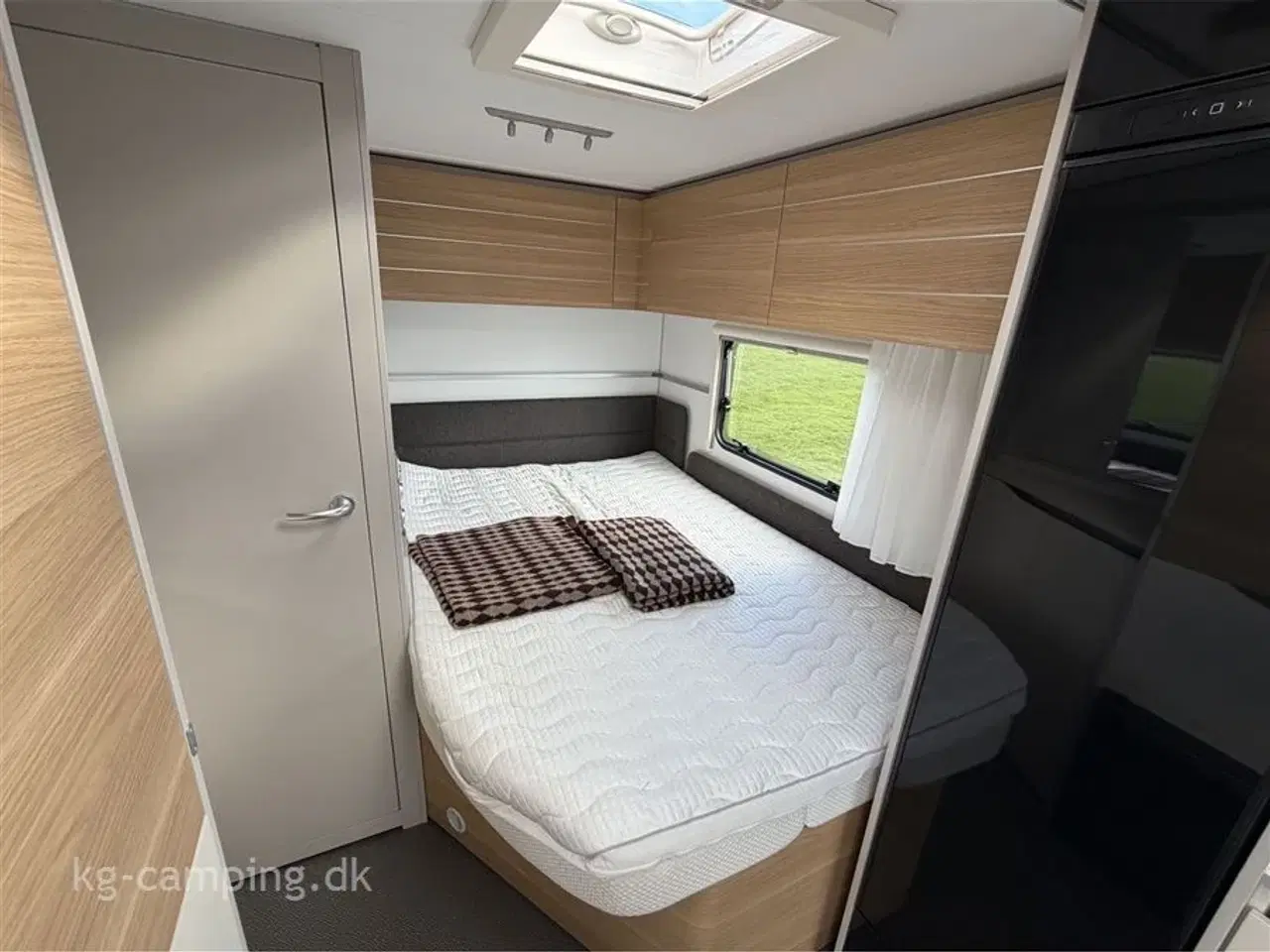 Billede 4 - 2022 - Adria Adora 522 UP   Flot rummelig vogn med dobbeltseng, Truma mover og Isabella Sun Shine Plus incl front. Kan opvejes til 1700 KG