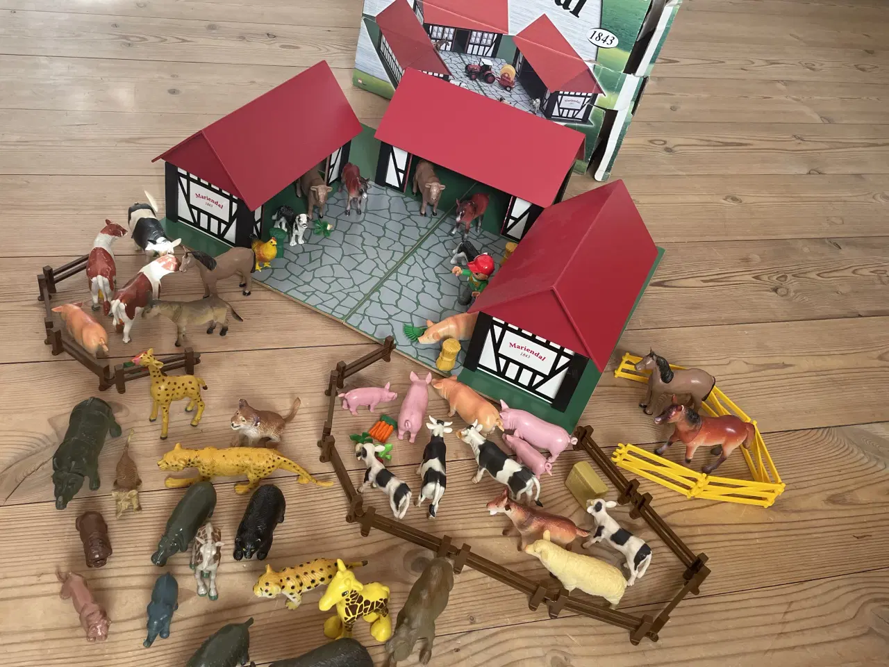 Billede 1 - Bondegård "Mariendal" med mange dyr