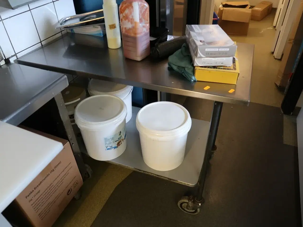 Billede 1 - Rusfri opbevaringsvogn med indhold