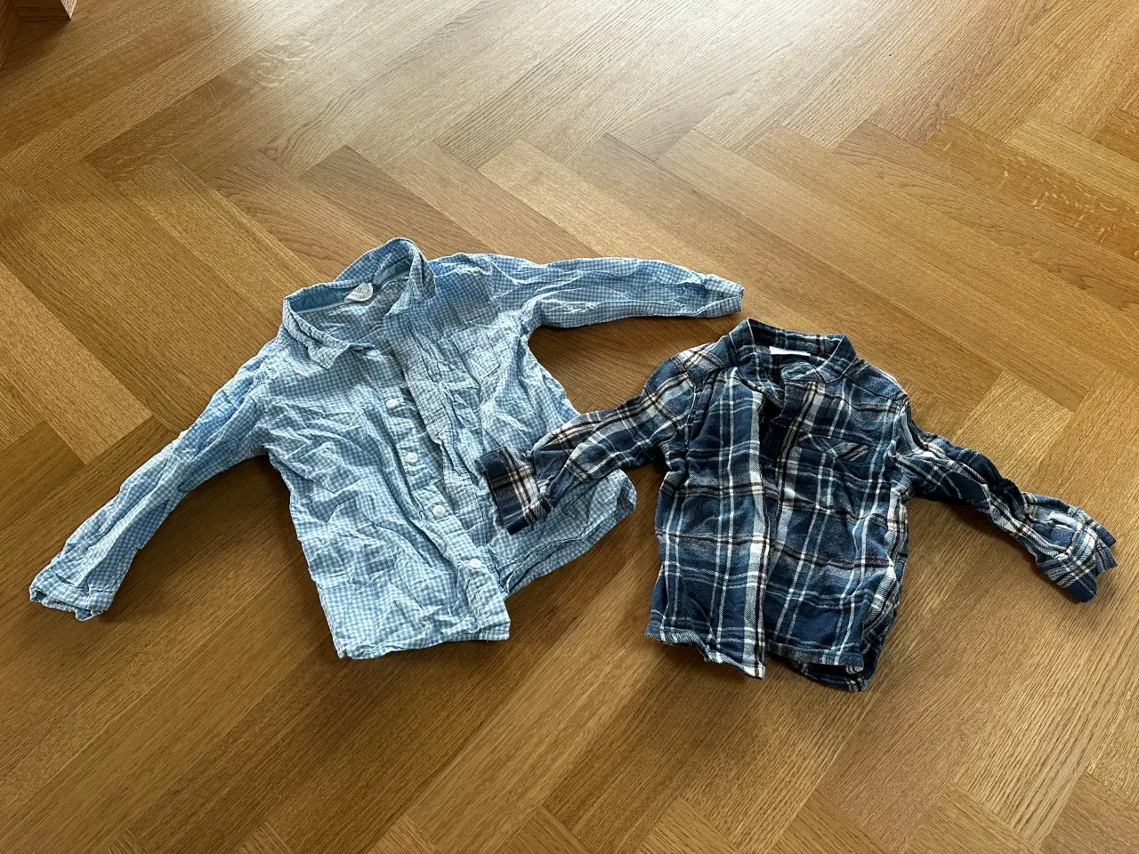 Billede 1 - Drengeskjorter str. 80 (2 stk)