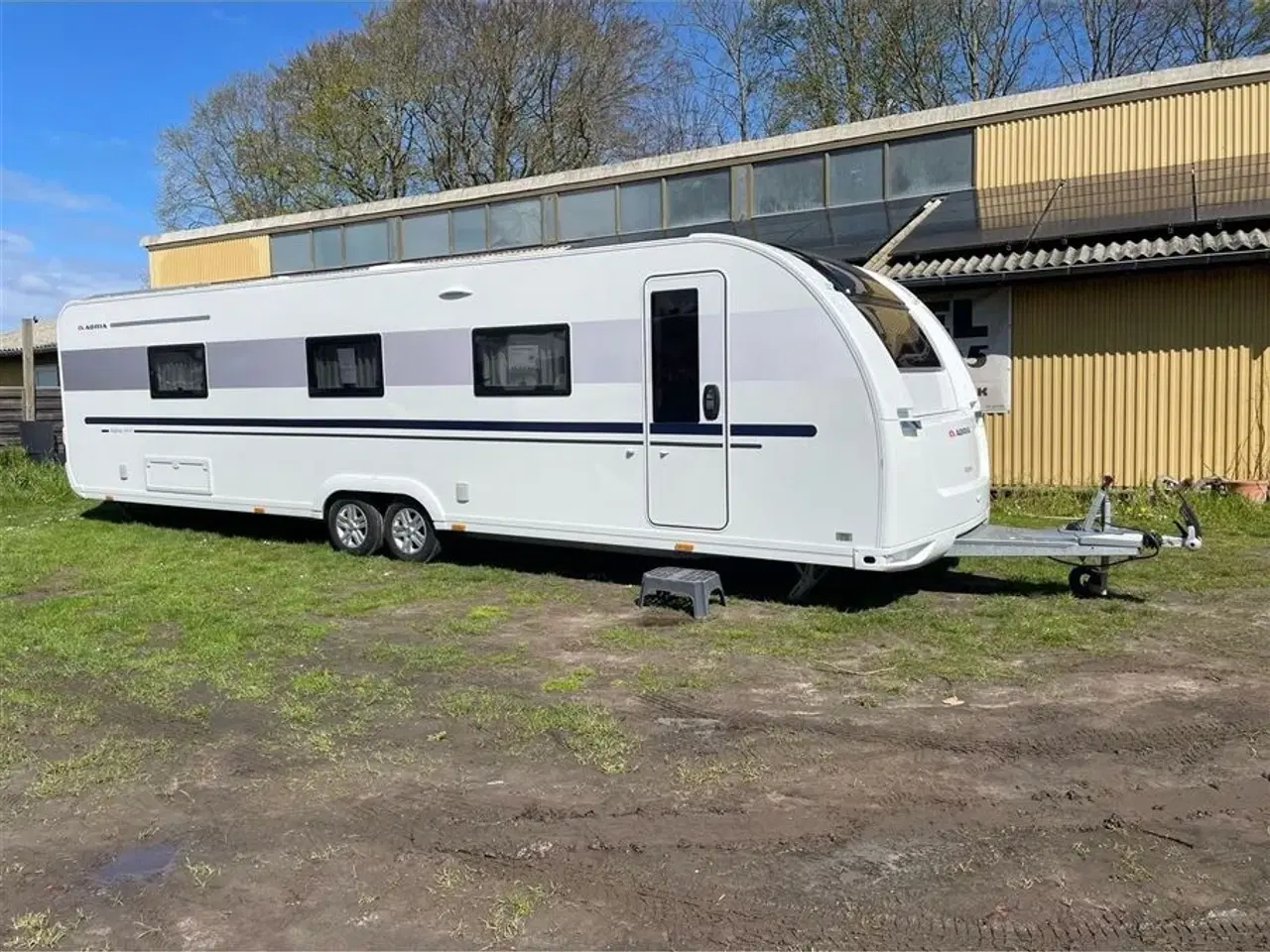 Billede 1 - 2020 - Adria Alpina 903 HT   Super lækker stor campingvogn, med masser af plads.