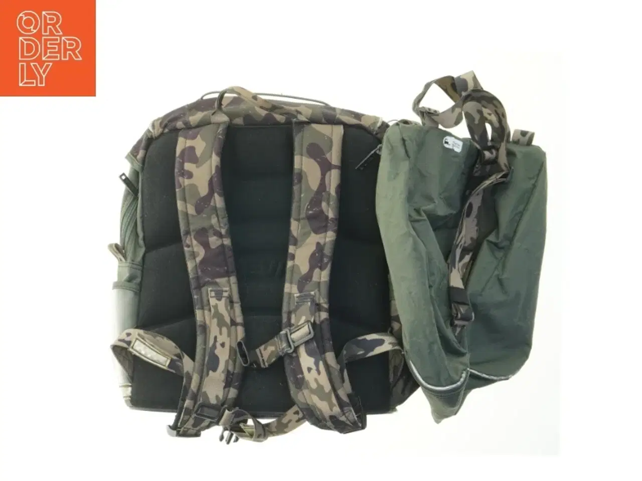 Billede 2 - Jeva rygsæk med camouflage og dinosaurprint fra Jeva (str. 39x37 og 36x32 cm)