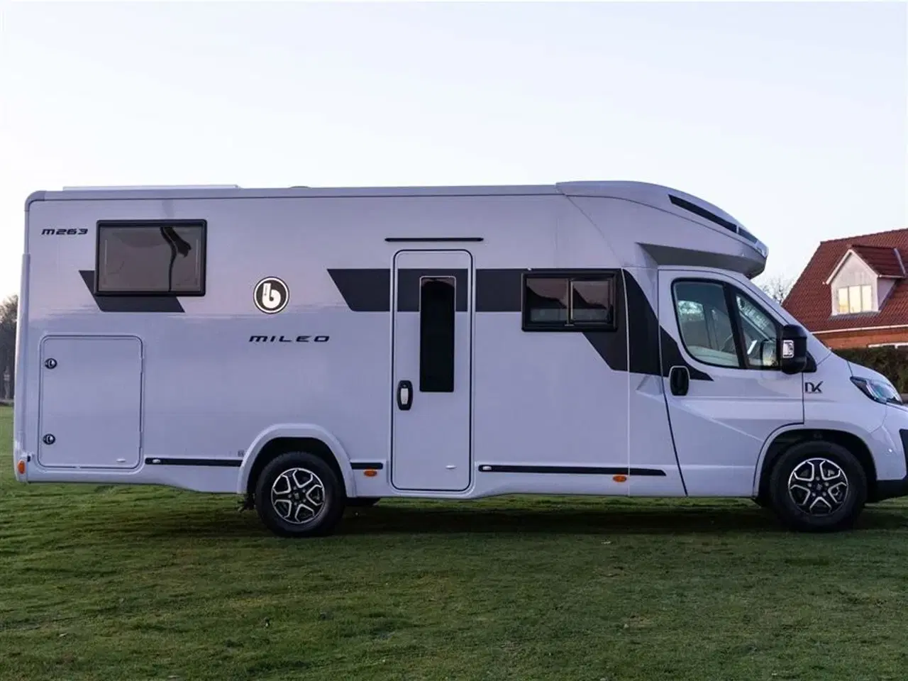 Billede 36 - 2026 - Benimar Mileo 263   Skandinavisk design og komfort året rundt