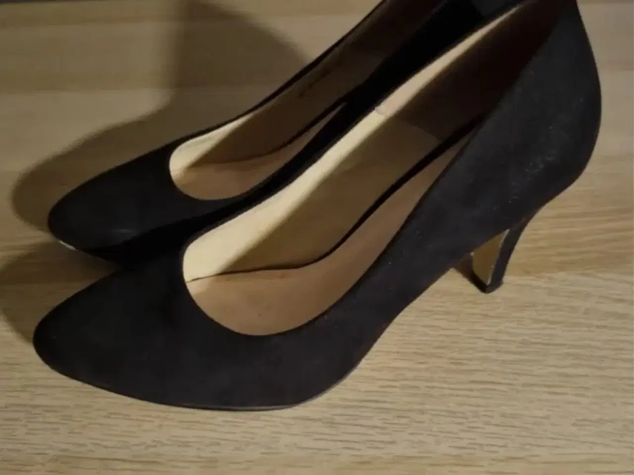 Billede 2 - Elegante pumps i læder/ ruskind
