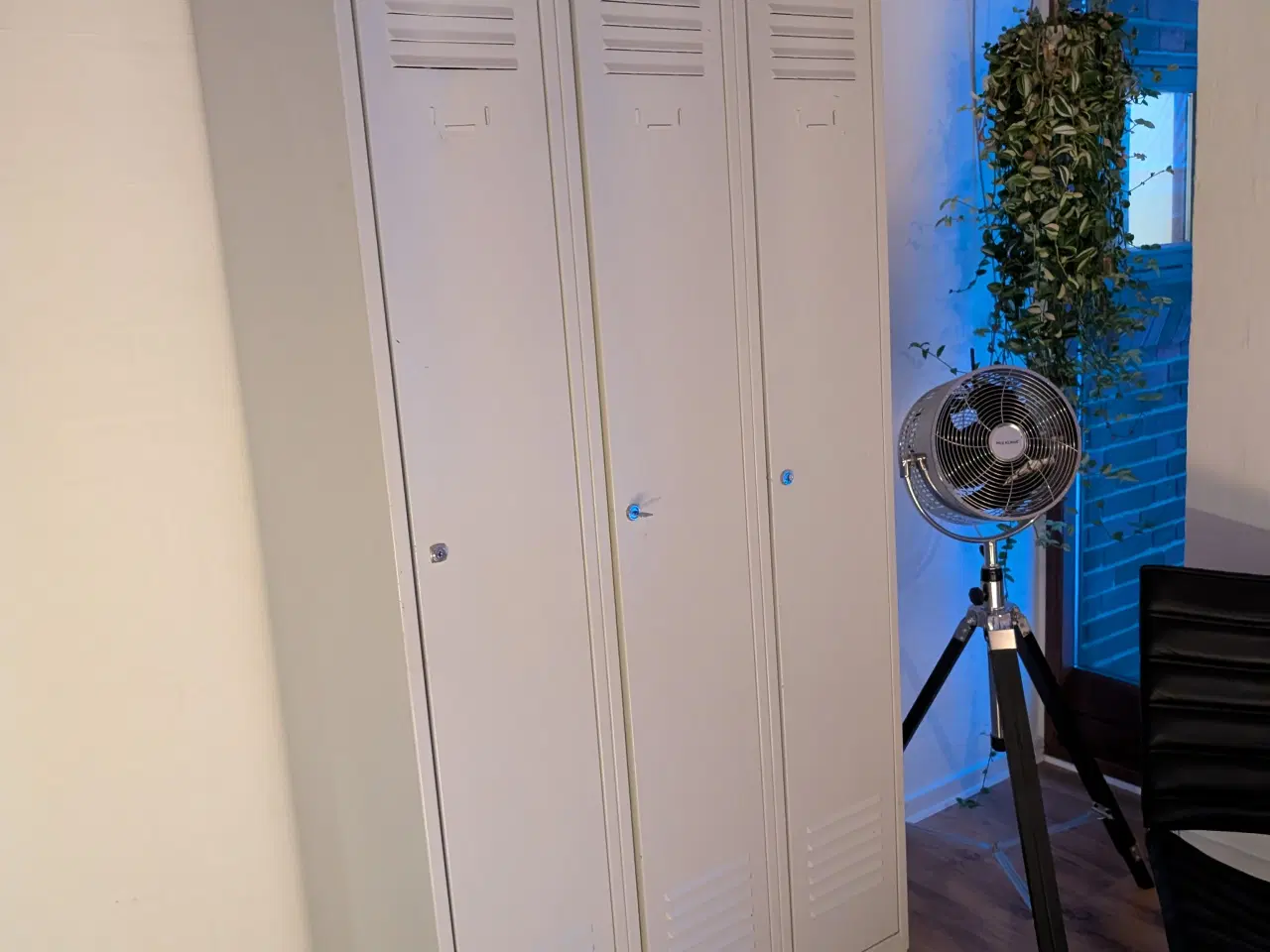 Billede 2 - Metalskab med 3 døre