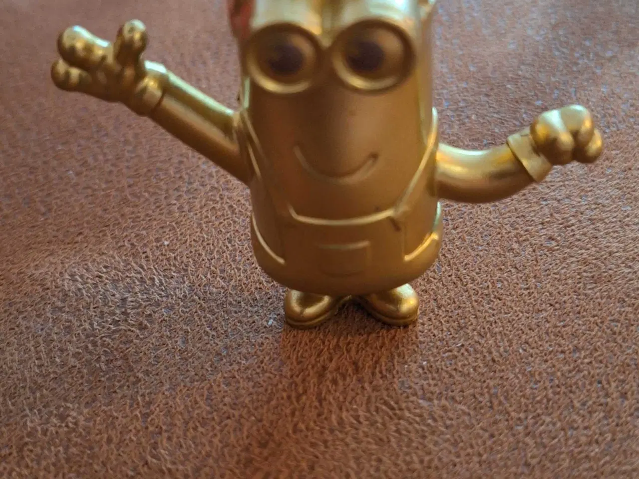 Billede 5 - Guldfarvet minions 
