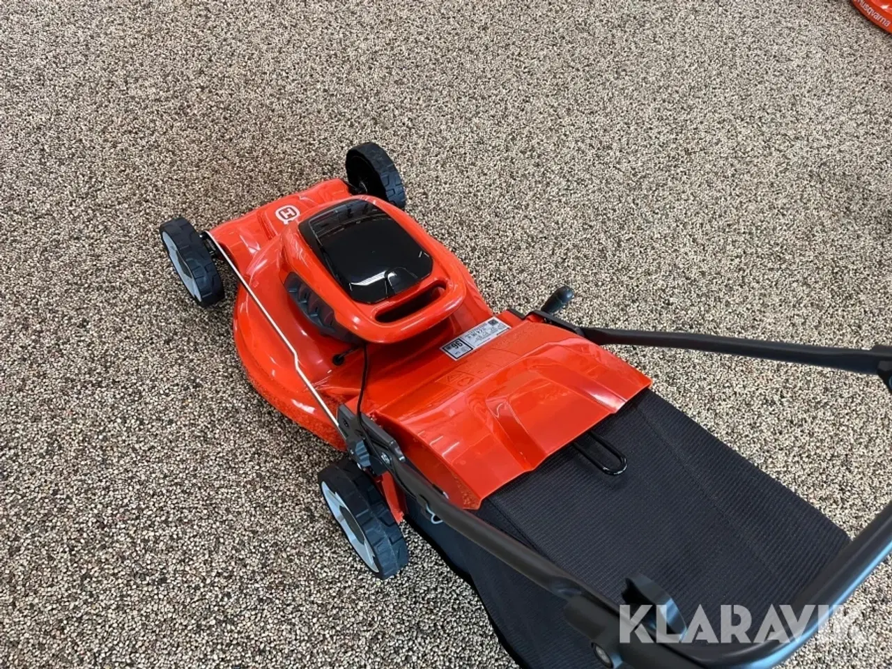 Billede 9 - Græsslåmaskine Husqvarna LC 142iS