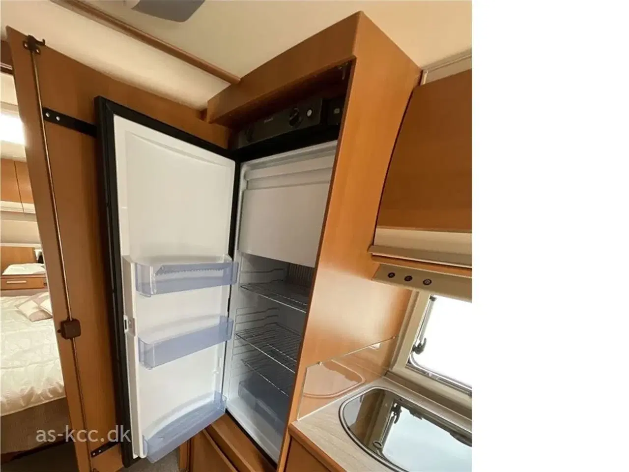 Billede 11 - 2010 - Fendt Diamant 650 TF   Fendt Diamant 650 TF årg. 2010 4 sovepladser, 6 siddepladser, Mover, tæppe i vognen, Air Con, Fiamma posemarkise med 2 sider,